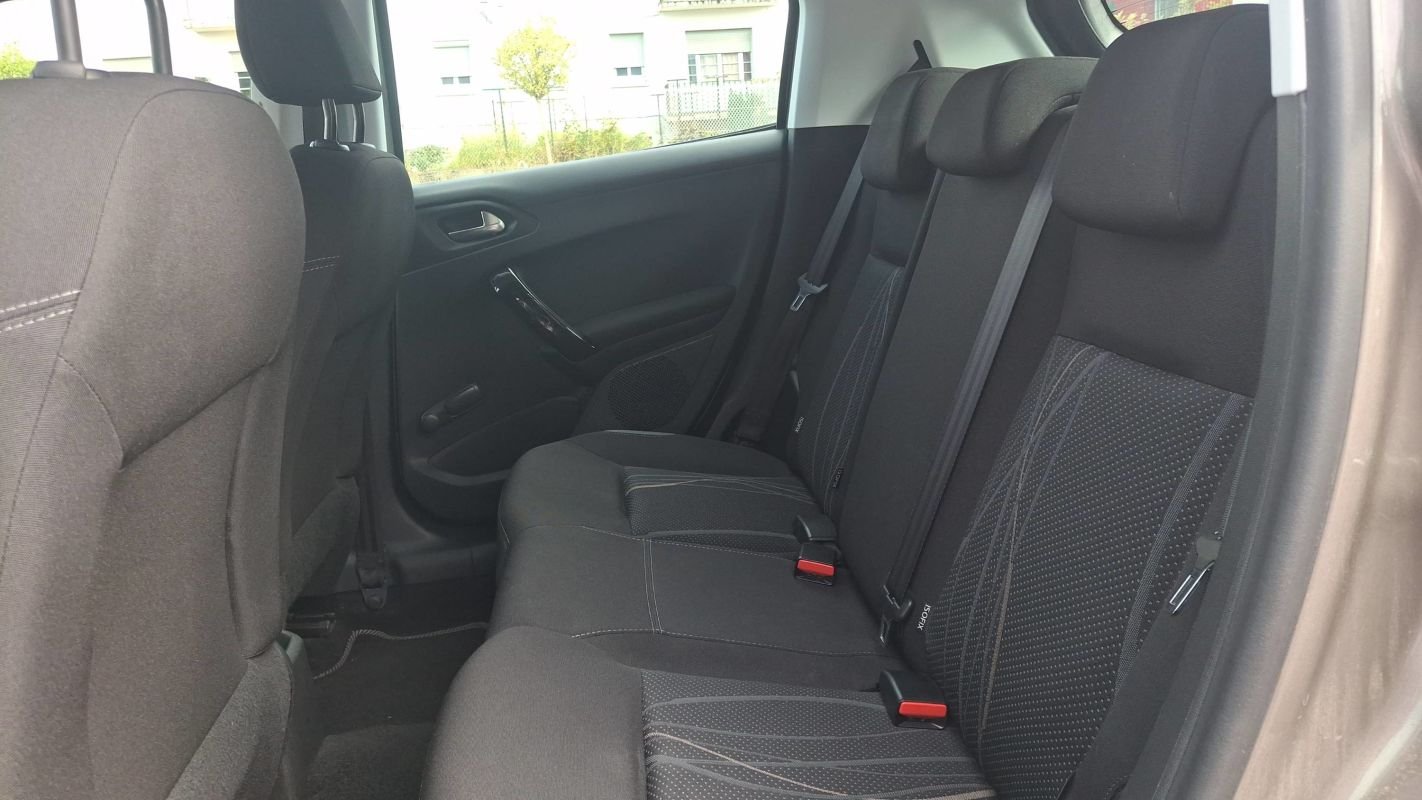 Peugeot 208 - Photo 9