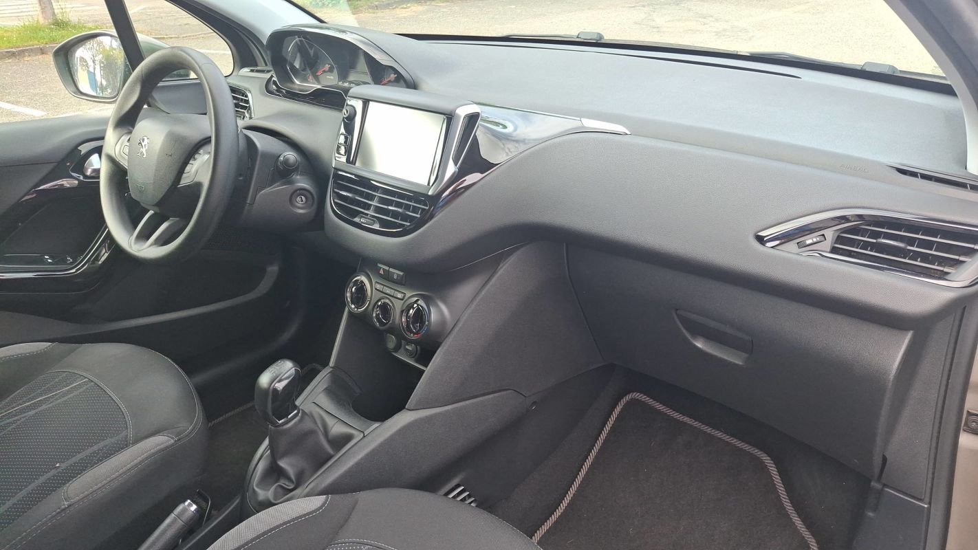 Peugeot 208 - Photo 10