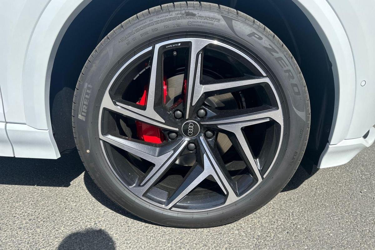 Audi SQ6 e-tron - Photo 18