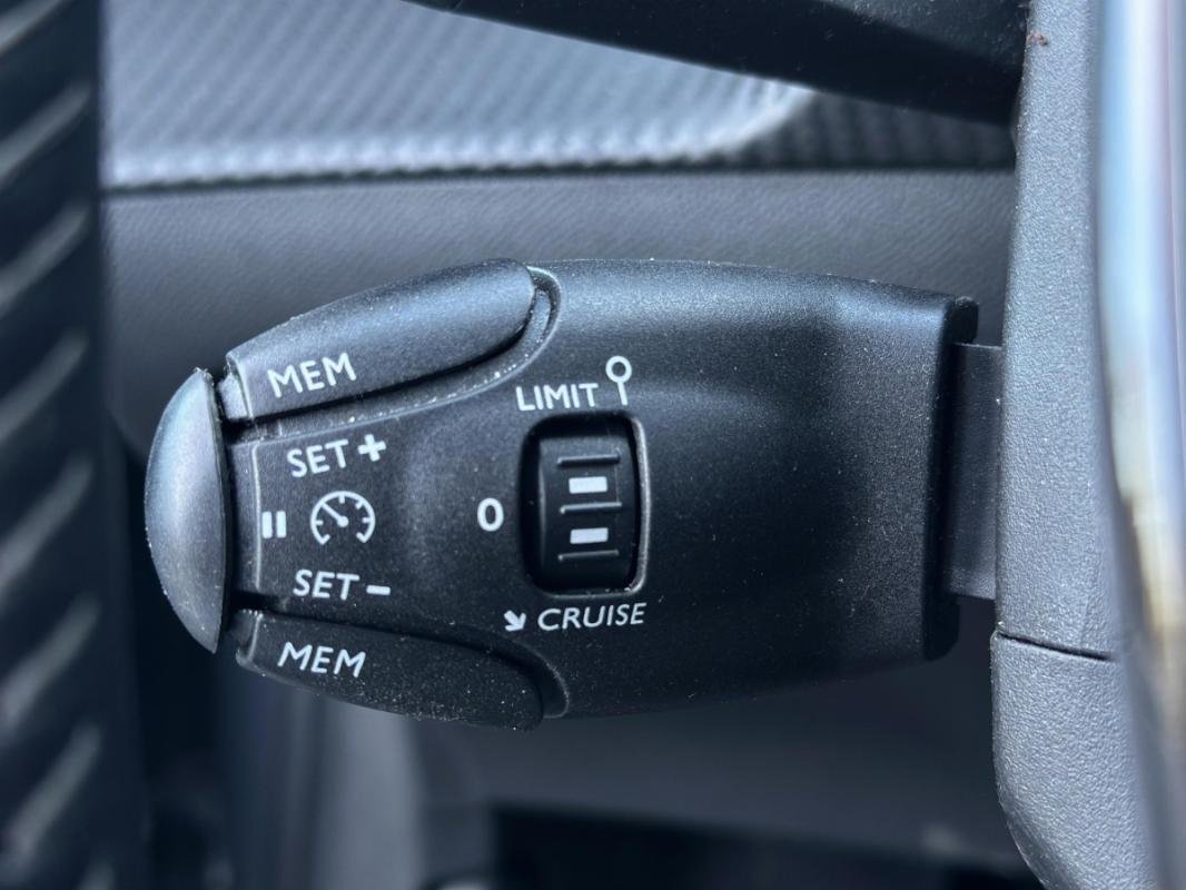 Peugeot 208 - Photo 14
