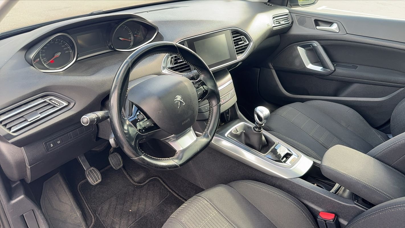 Peugeot 308 SW - Photo 8
