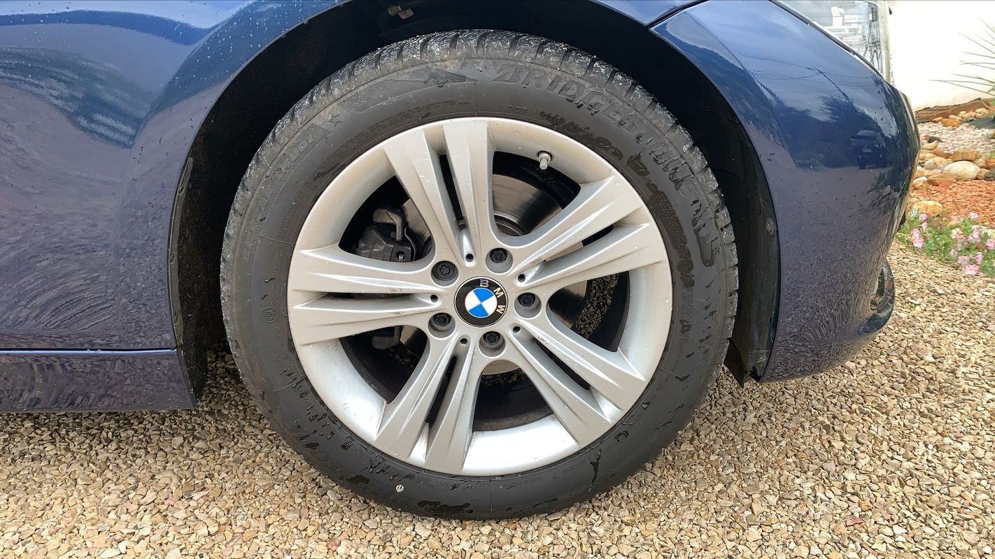BMW Série 3 - Photo 17