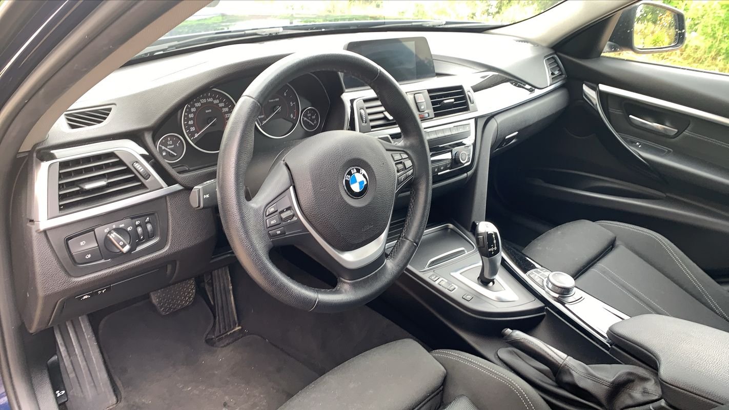 BMW Série 3 - Photo 8