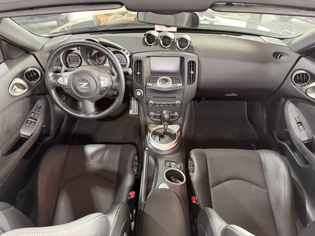 Nissan 370Z - Photo 12