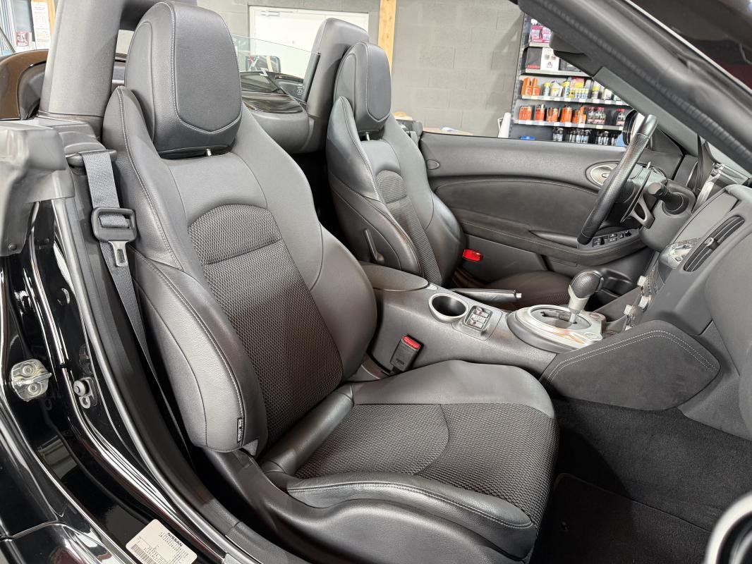 Nissan 370Z - Photo 30