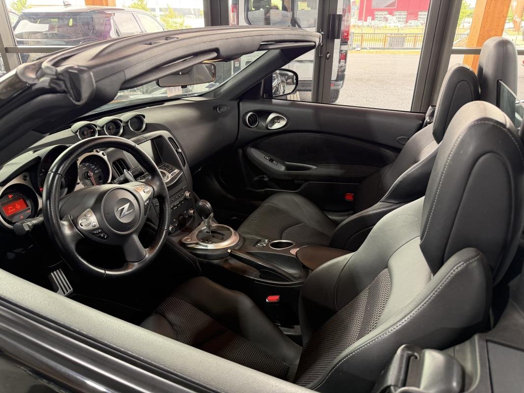 Nissan 370Z - Photo 31