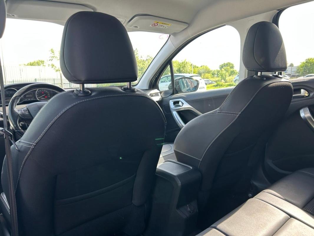 Peugeot 2008 - Photo 11