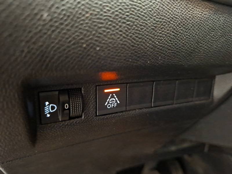 Peugeot 208 affaire - Photo 18