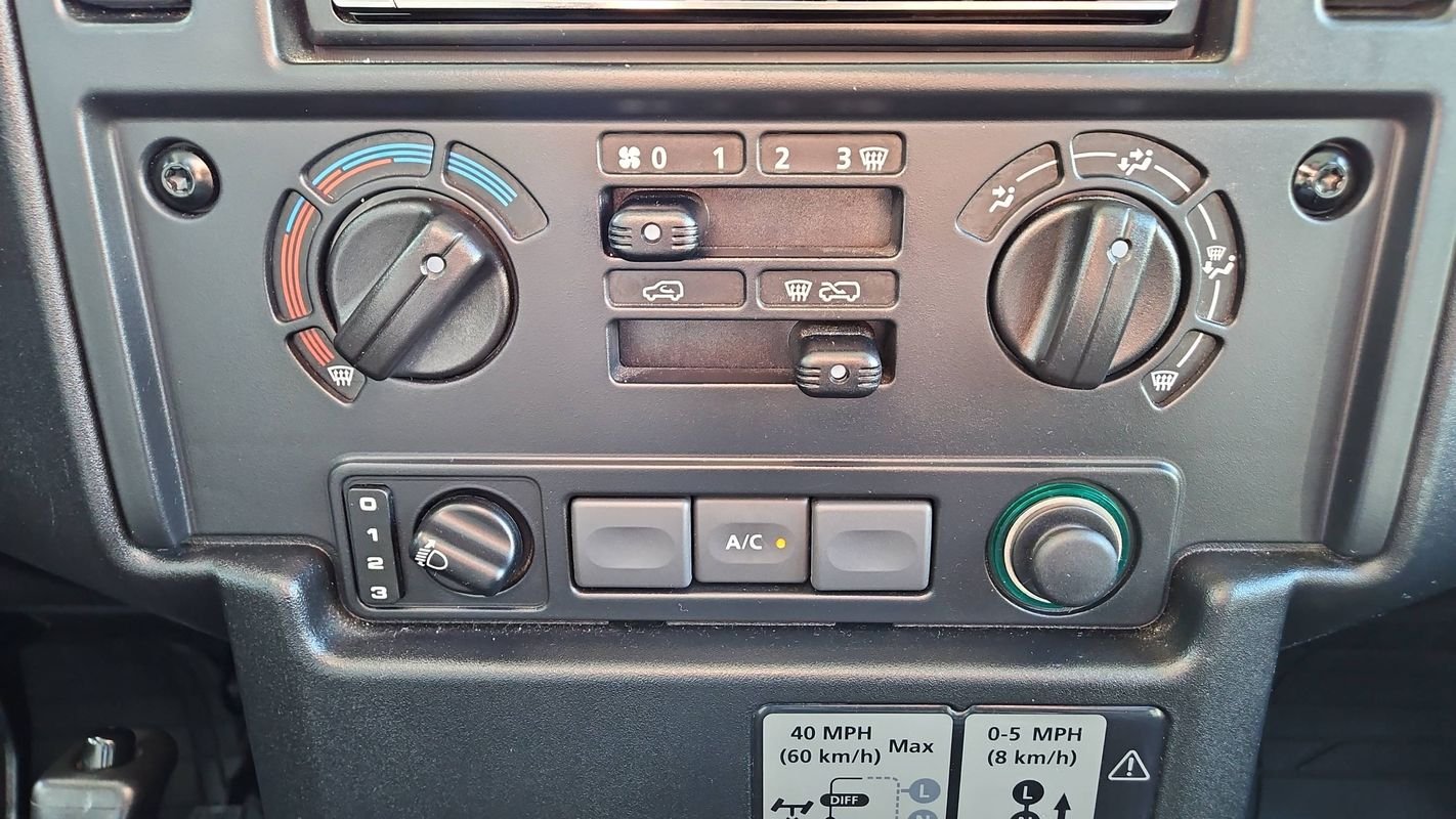 Land Rover Defender - Photo 13