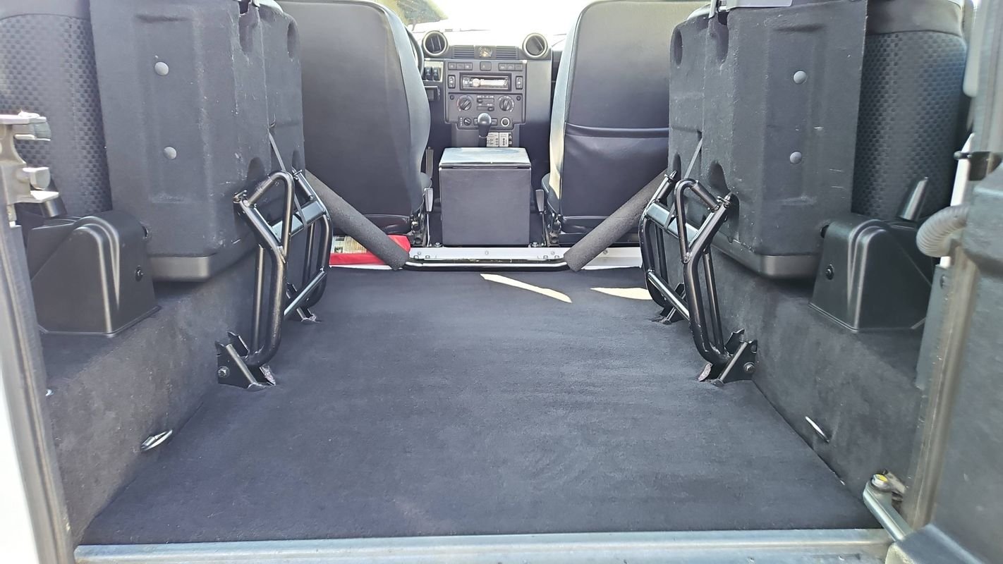 Land Rover Defender - Photo 14