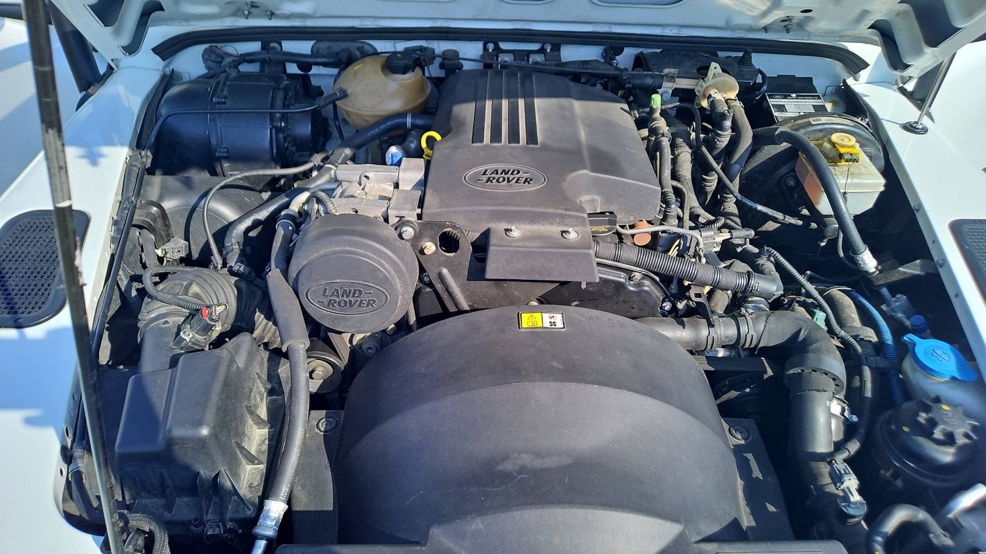 Land Rover Defender - Photo 15