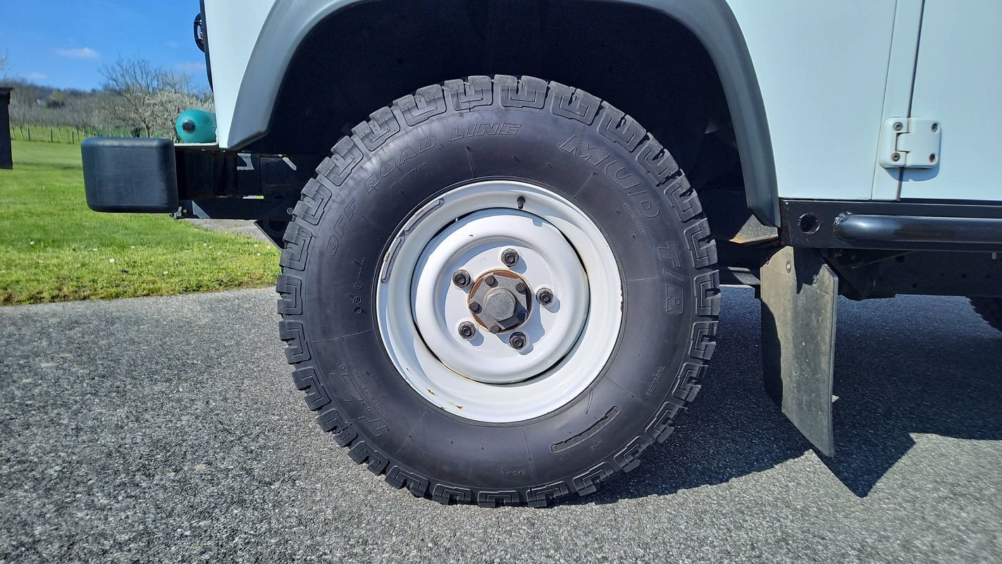 Land Rover Defender - Photo 18