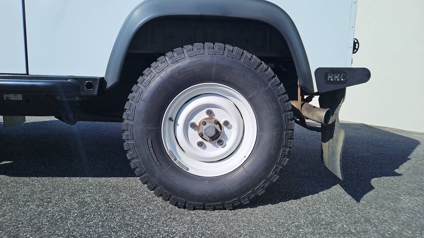 Land Rover Defender - Photo 19