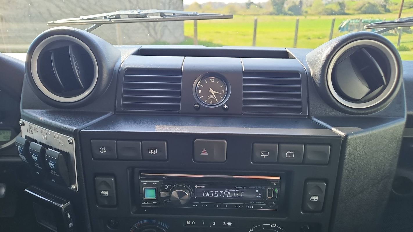 Land Rover Defender - Photo 24