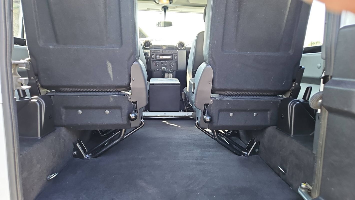 Land Rover Defender - Photo 25