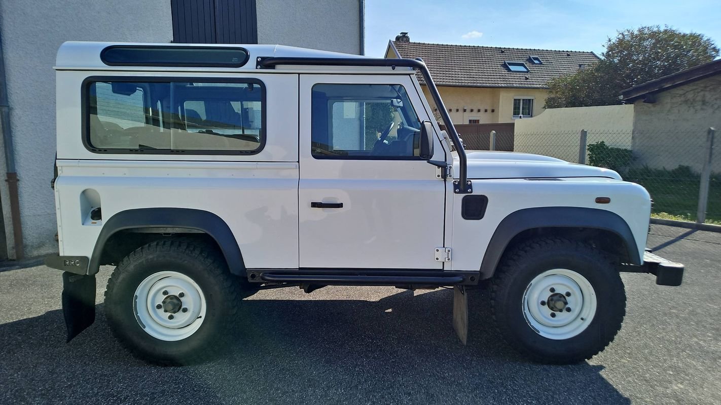 Land Rover Defender - Photo 4