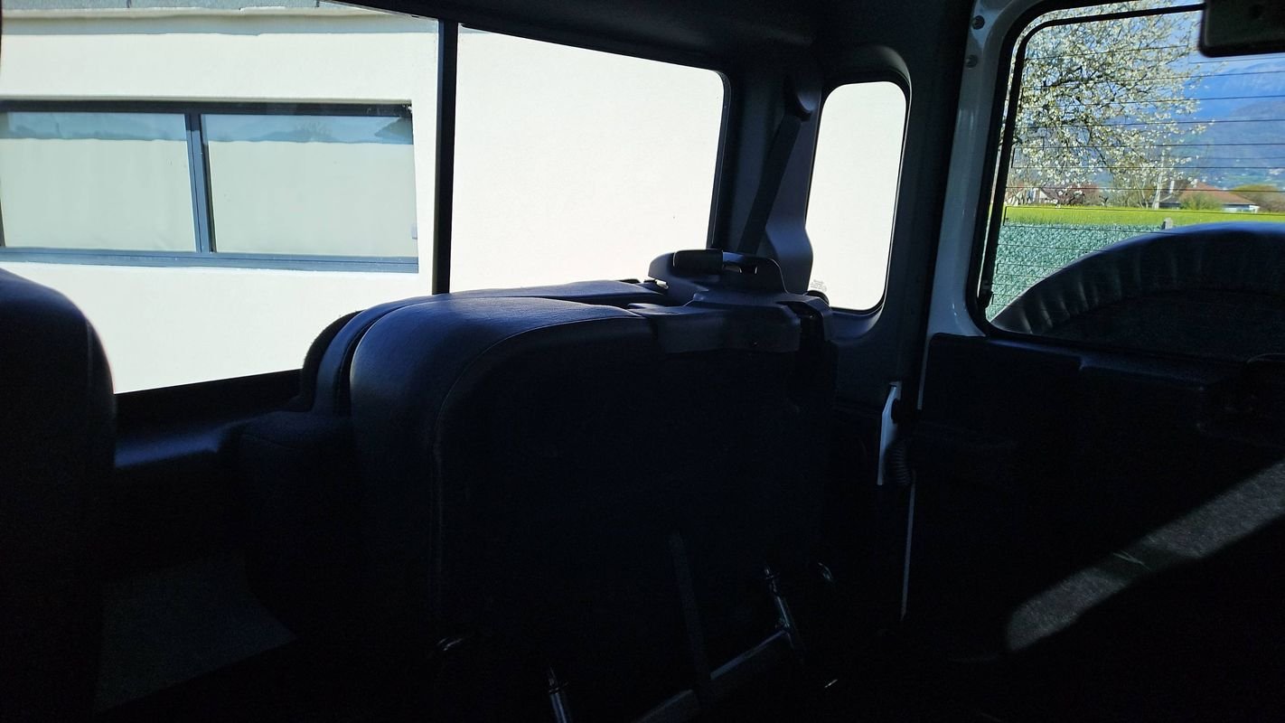 Land Rover Defender - Photo 9