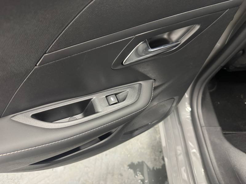 Peugeot 208 - Photo 18