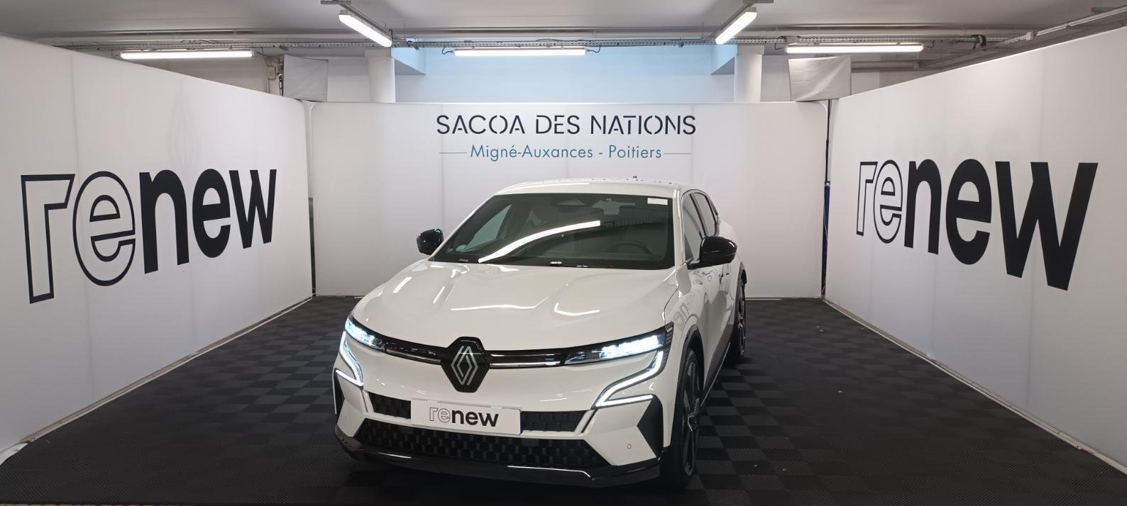 Renault Mégane E-TECH - Photo 1