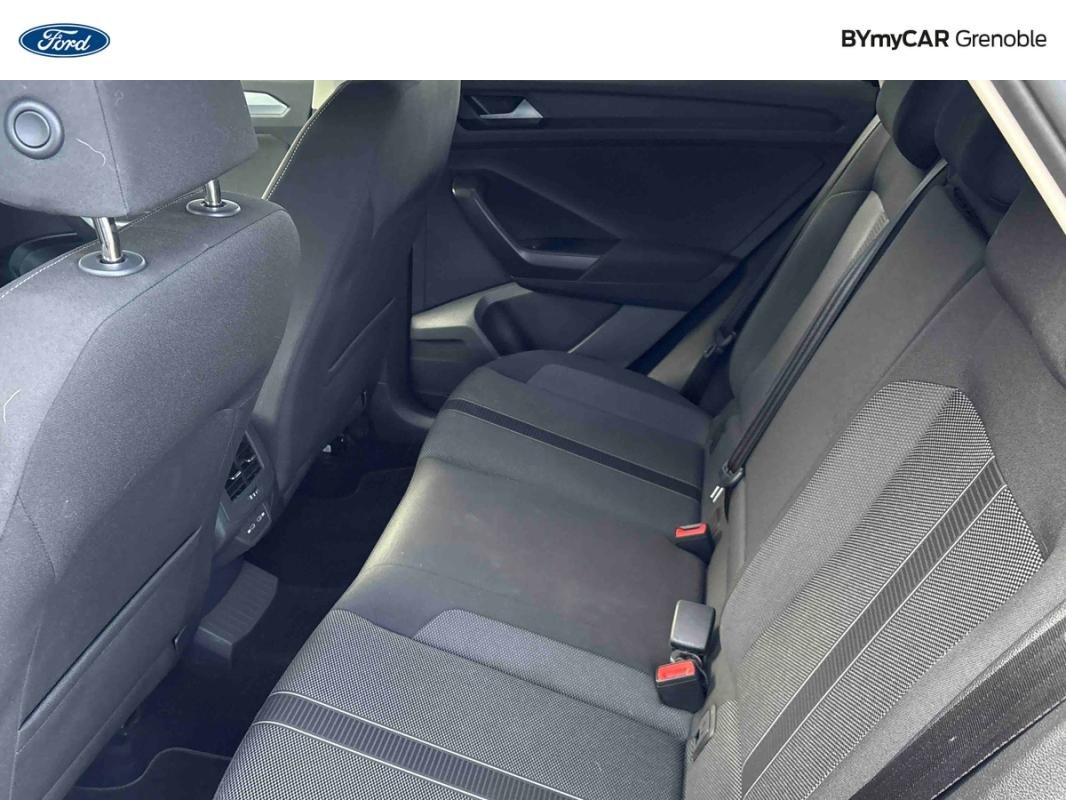 Volkswagen T-Roc - Photo 12