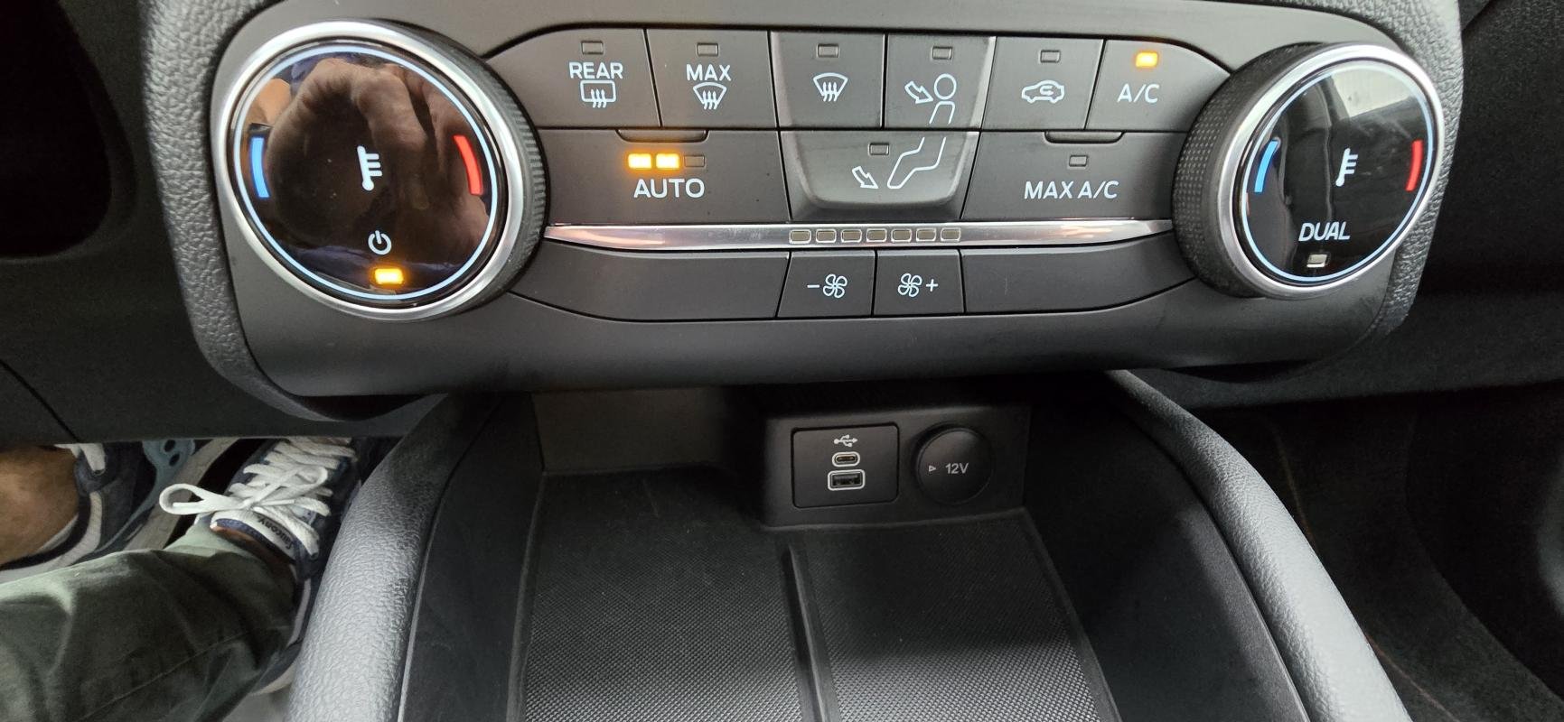 Ford Kuga - Photo 12