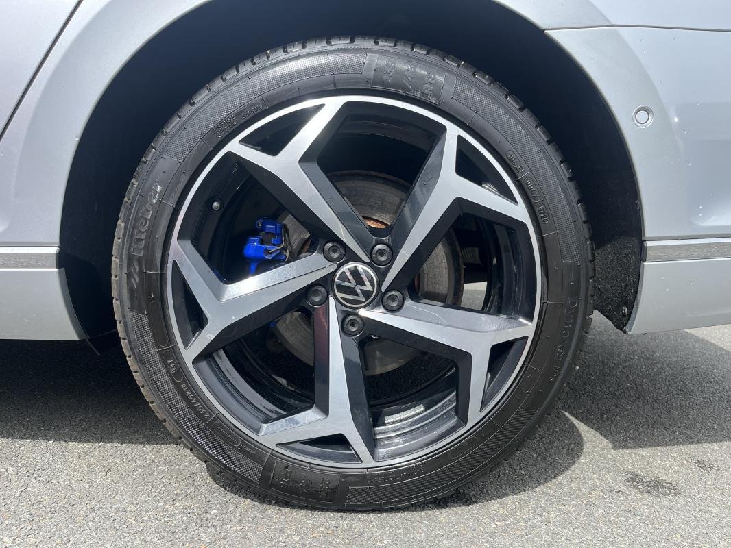 Volkswagen Passat - Photo 23