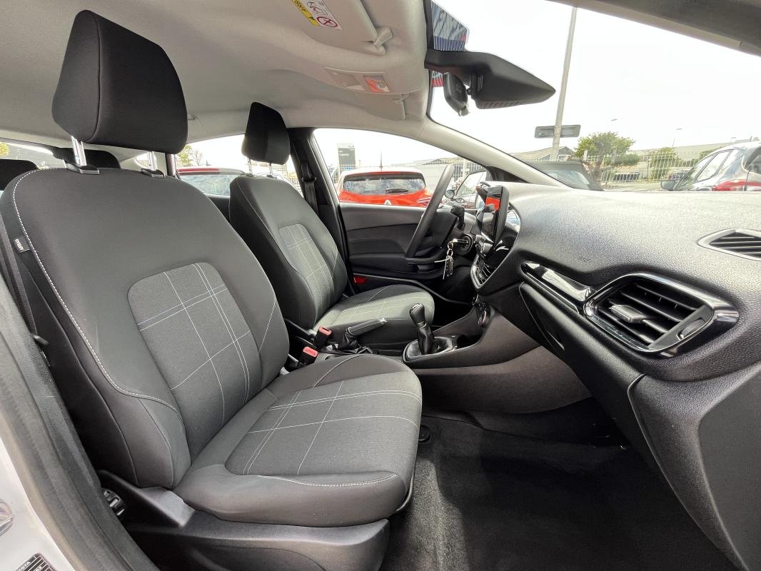 Ford Fiesta - Photo 13