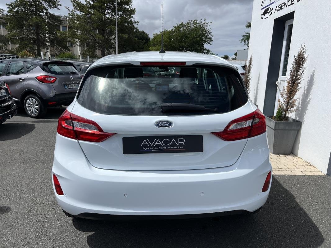 Ford Fiesta - Photo 4
