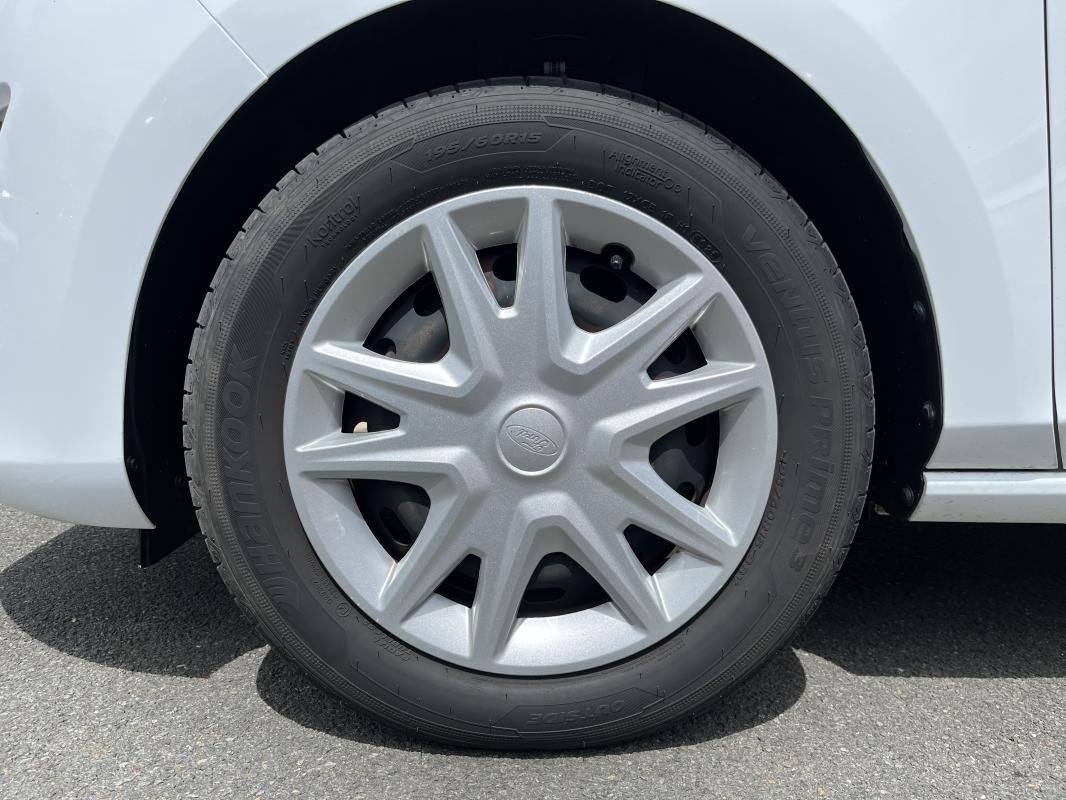 Ford Fiesta - Photo 8