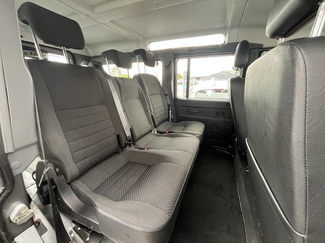 Land Rover Defender - Photo 12