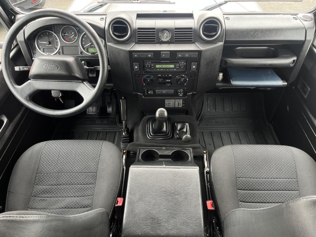 Land Rover Defender - Photo 15