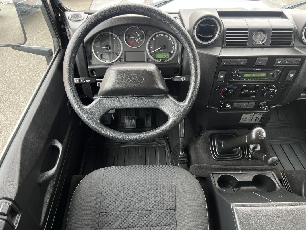 Land Rover Defender - Photo 16