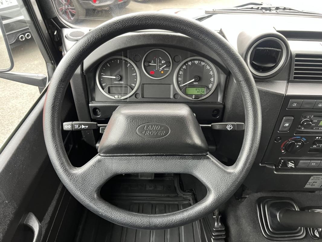 Land Rover Defender - Photo 17