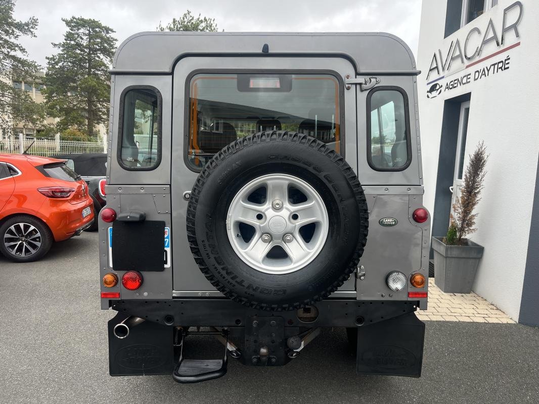 Land Rover Defender - Photo 4