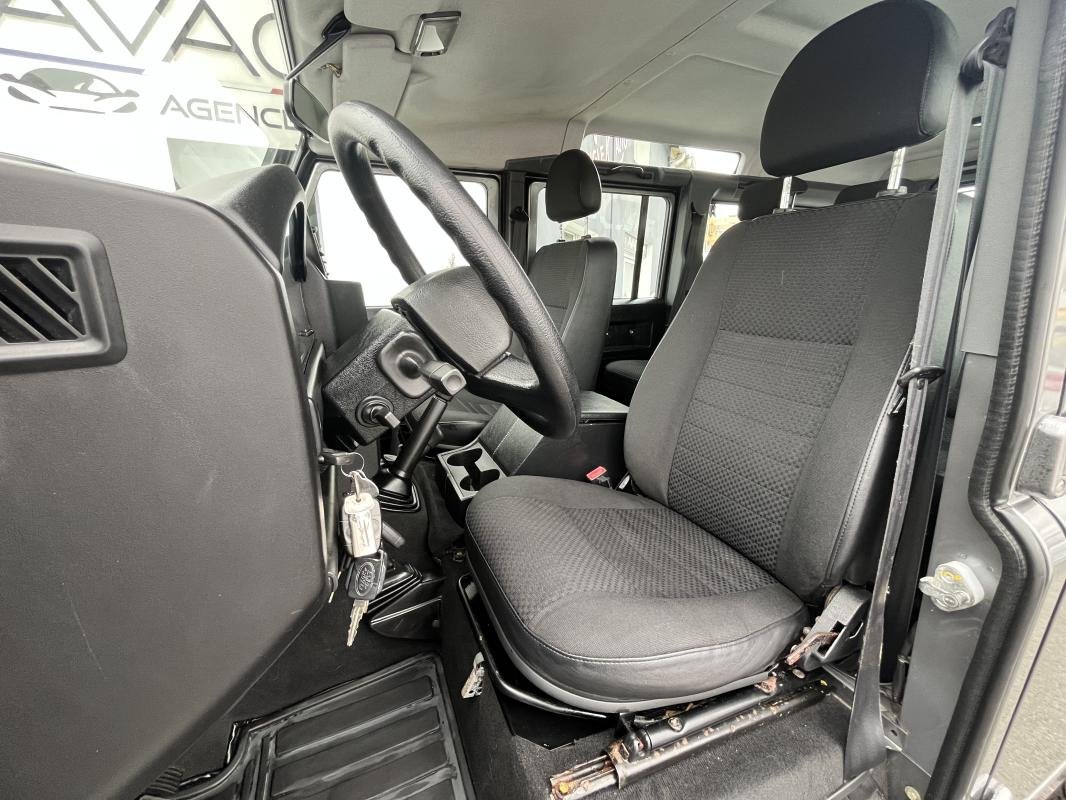 Land Rover Defender - Photo 9