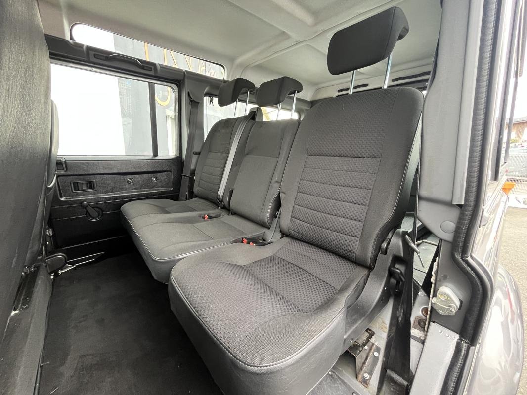 Land Rover Defender - Photo 10