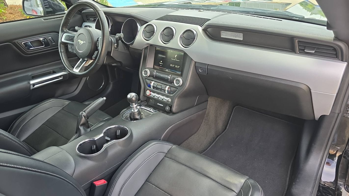 Ford Mustang - Photo 10