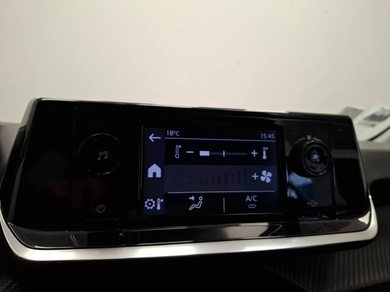 Peugeot 208 affaire - Photo 18