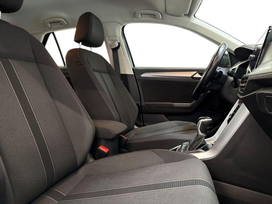 Volkswagen T-Roc - Photo 13