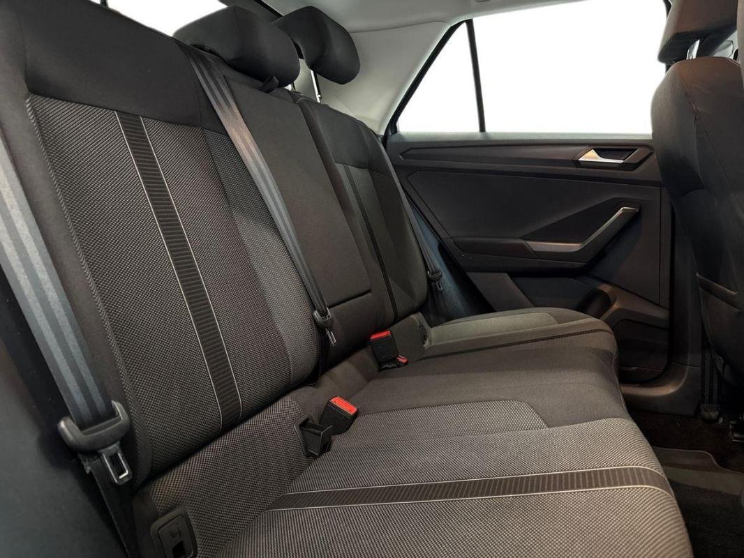 Volkswagen T-Roc - Photo 23