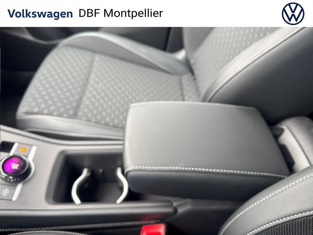Volkswagen T-Roc - Photo 25