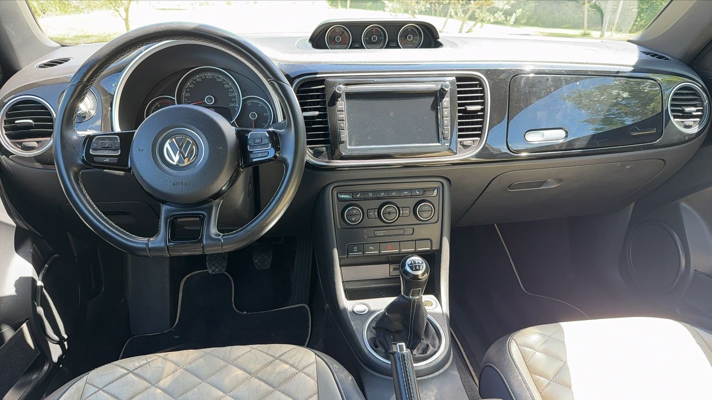 Volkswagen New Beetle - Photo 11