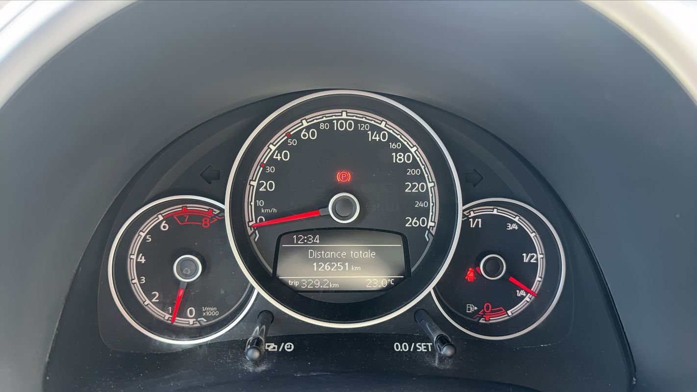 Volkswagen New Beetle - Photo 12