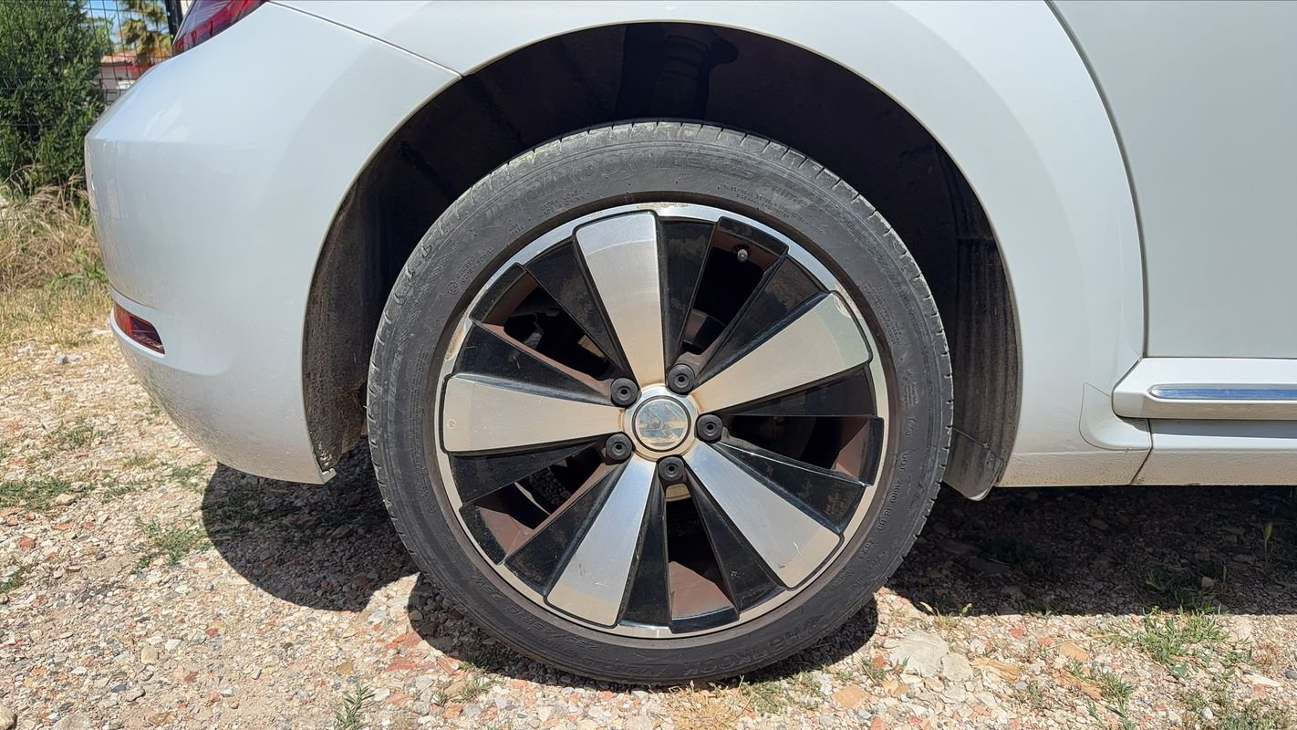 Volkswagen New Beetle - Photo 16
