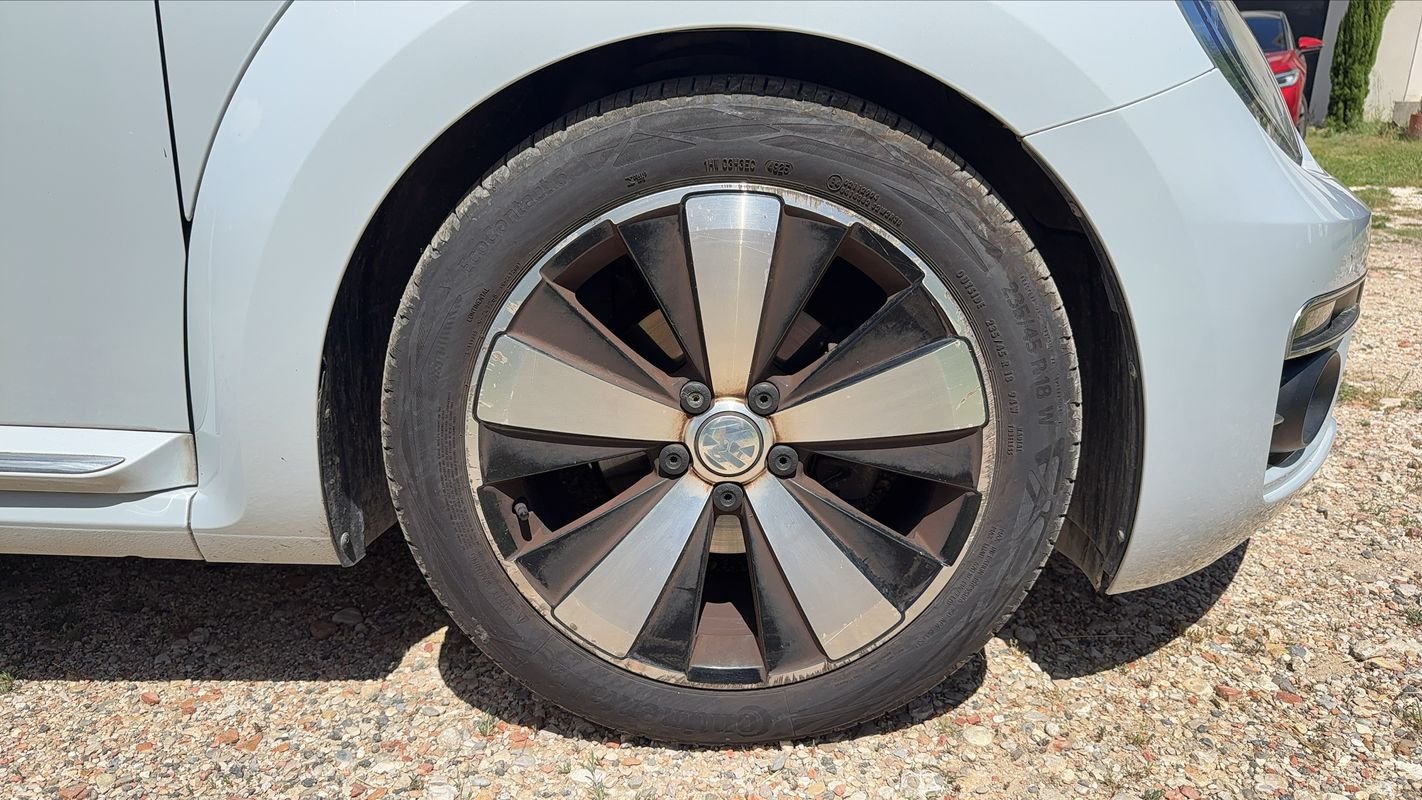 Volkswagen New Beetle - Photo 17