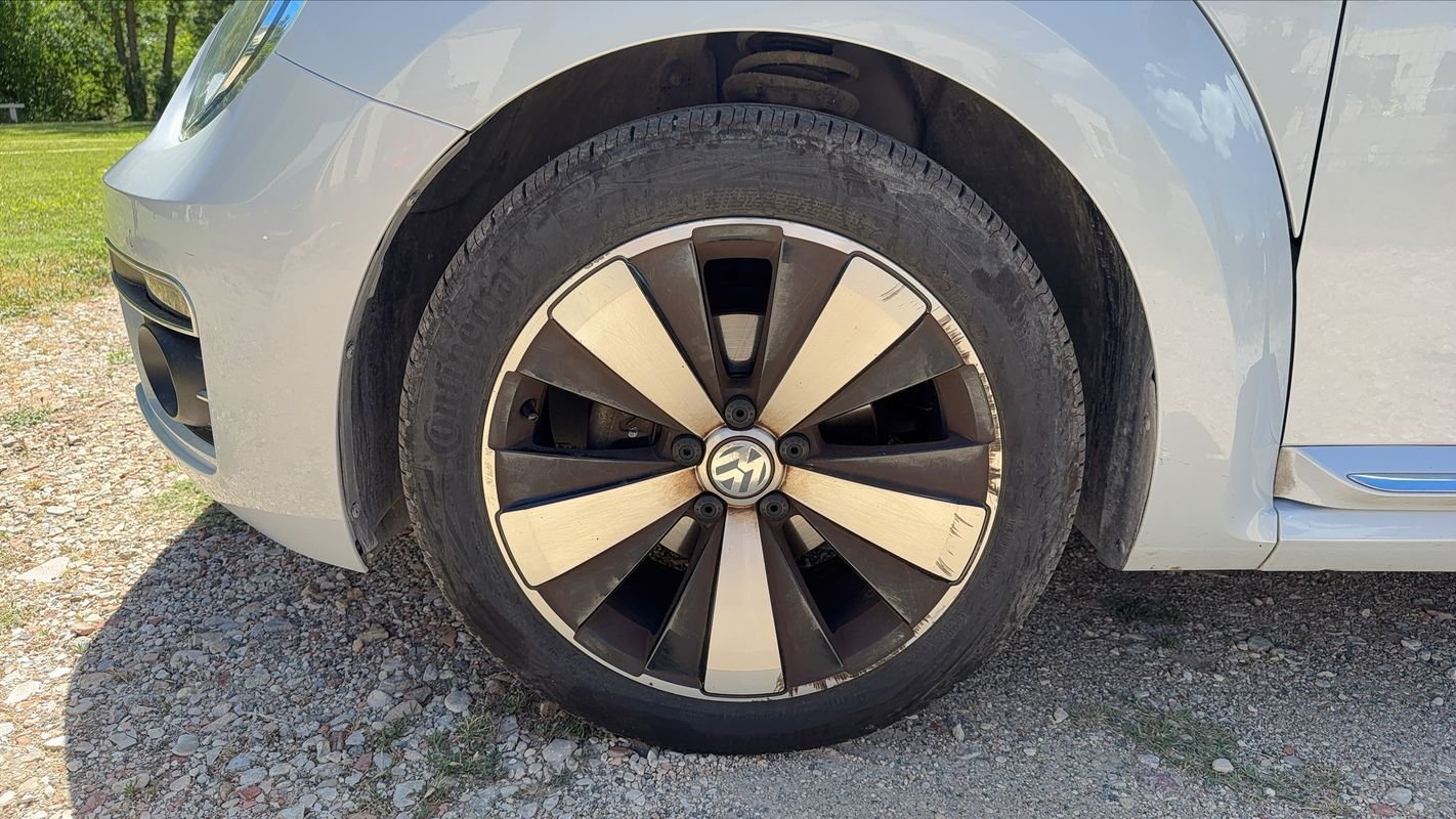Volkswagen New Beetle - Photo 18