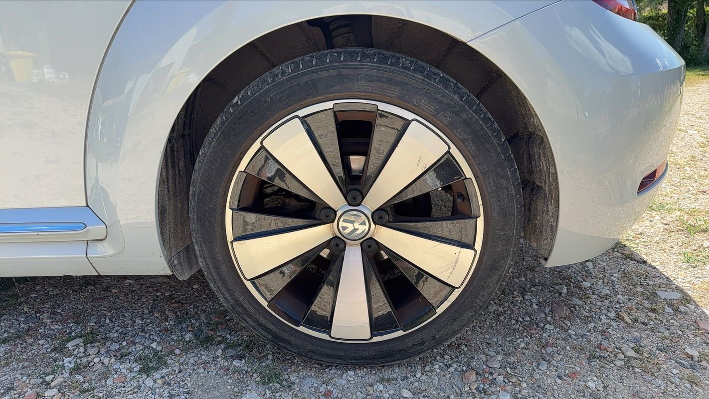 Volkswagen New Beetle - Photo 19