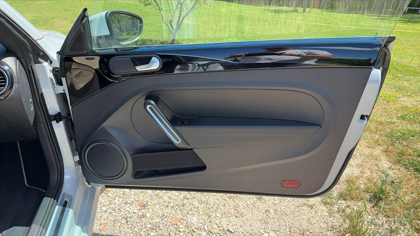Volkswagen New Beetle - Photo 22