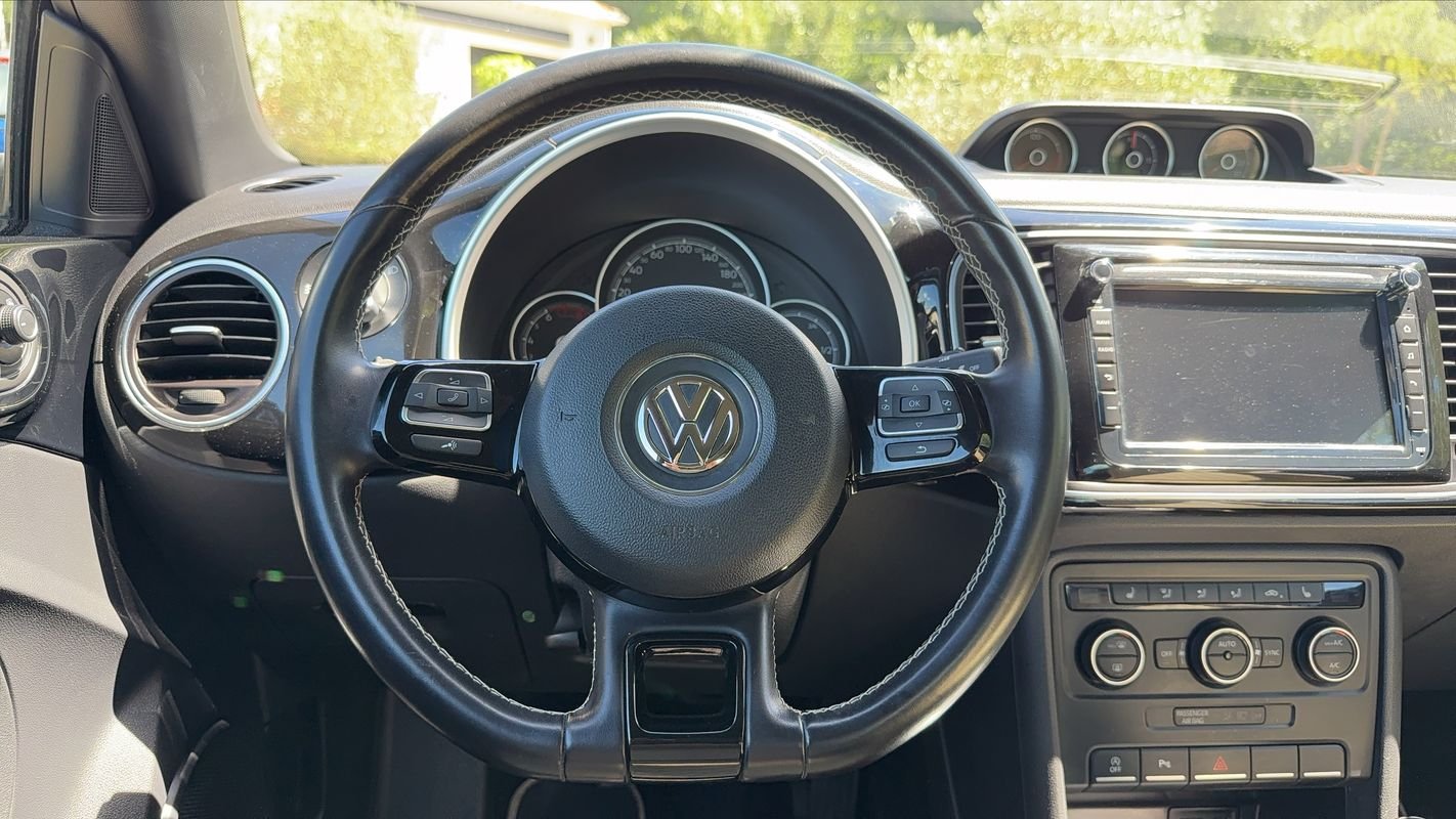 Volkswagen New Beetle - Photo 23