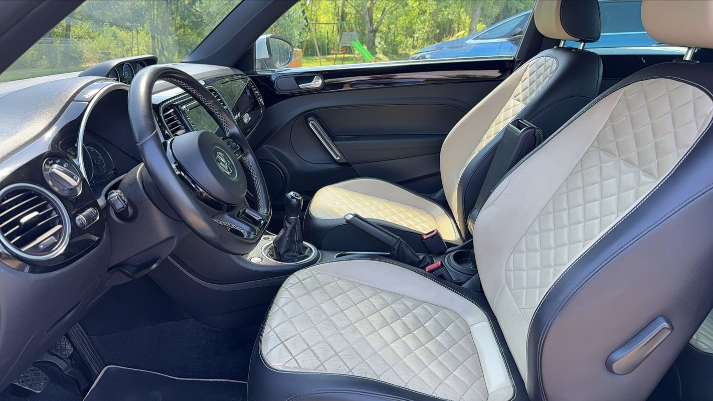 Volkswagen New Beetle - Photo 25